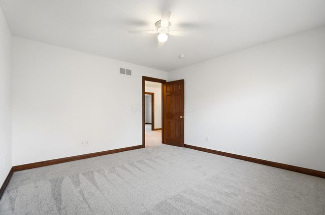 8092 Summerhouse Drive E, Dublin, OH 43016