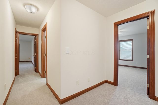 8092 Summerhouse Drive E, Dublin, OH 43016