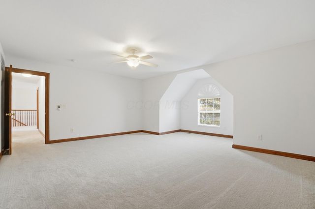 8092 Summerhouse Drive E, Dublin, OH 43016