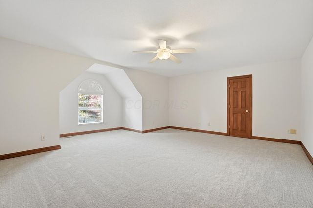 8092 Summerhouse Drive E, Dublin, OH 43016