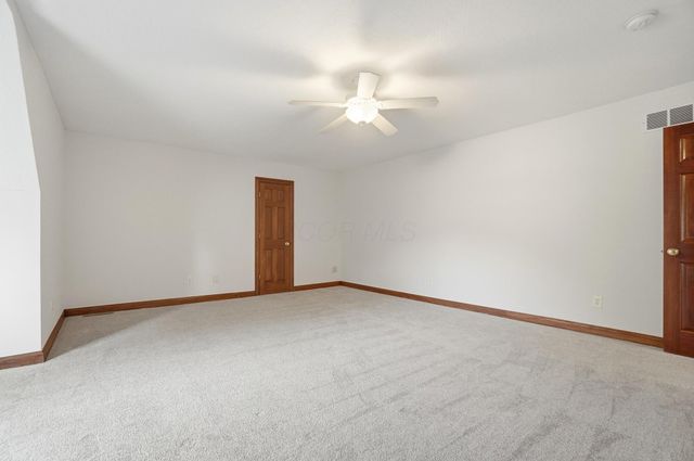 8092 Summerhouse Drive E, Dublin, OH 43016