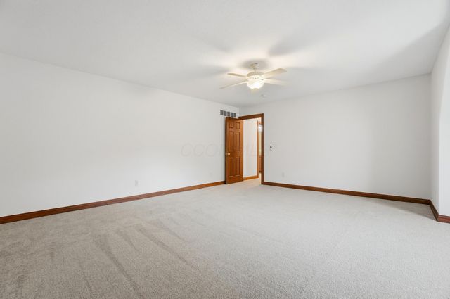 8092 Summerhouse Drive E, Dublin, OH 43016