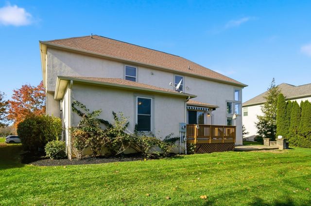 8092 Summerhouse Drive E, Dublin, OH 43016