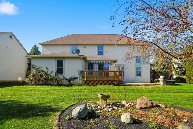 8092 Summerhouse Drive E, Dublin, OH 43016