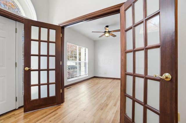 8092 Summerhouse Drive E, Dublin, OH 43016