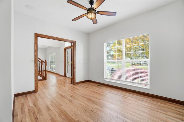 8092 Summerhouse Drive E, Dublin, OH 43016