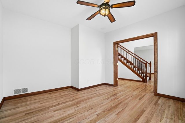 8092 Summerhouse Drive E, Dublin, OH 43016