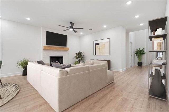 6903 SW Orange Avenue, Bentonville, AR 72713