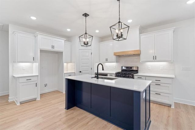 6903 SW Orange Avenue, Bentonville, AR 72713