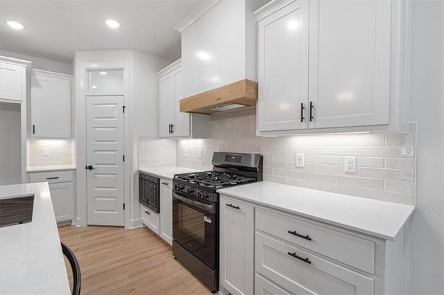 6903 SW Orange Avenue, Bentonville, AR 72713