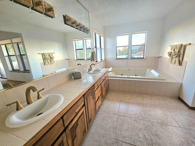 13216 Circulo Largo NE, Albuquerque, NM 87112