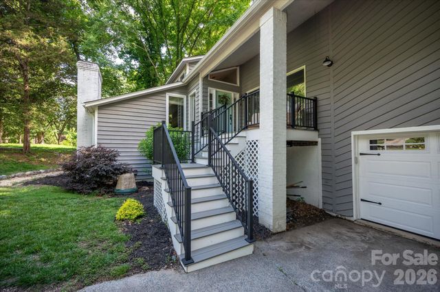 7611 Robin Crest Road, Charlotte, NC 28226