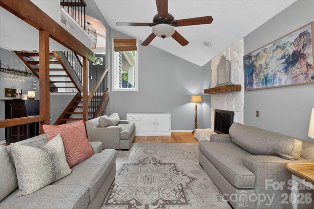 7611 Robin Crest Road, Charlotte, NC 28226