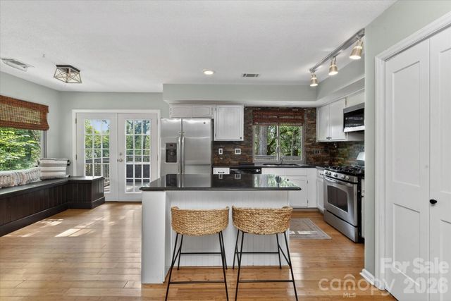 7611 Robin Crest Road, Charlotte, NC 28226