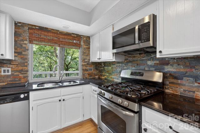 7611 Robin Crest Road, Charlotte, NC 28226