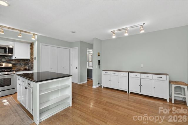 7611 Robin Crest Road, Charlotte, NC 28226