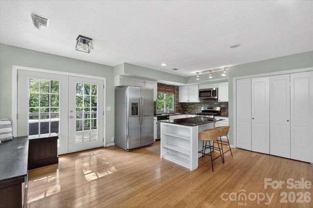7611 Robin Crest Road, Charlotte, NC 28226
