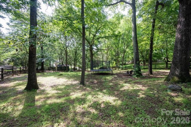 7611 Robin Crest Road, Charlotte, NC 28226