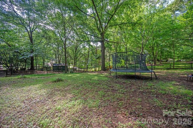 7611 Robin Crest Road, Charlotte, NC 28226