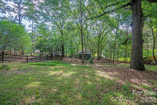7611 Robin Crest Road, Charlotte, NC 28226