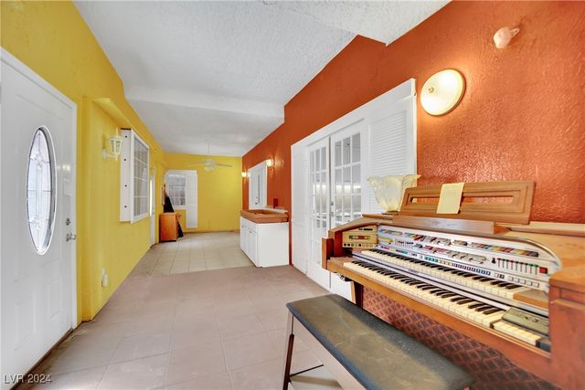 5290 Obannon Drive, Las Vegas, NV 89146