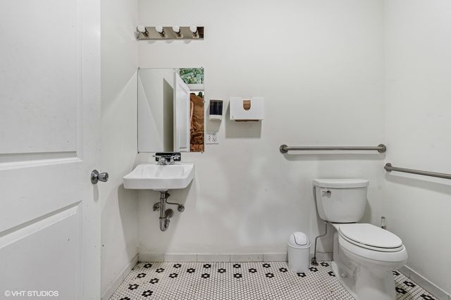 2321 W NORTH Avenue, Chicago, IL 60647
