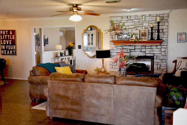 1707 W Bedford Street, Dimmitt, TX 79027