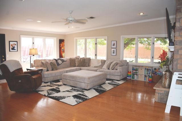 1707 W Bedford Street, Dimmitt, TX 79027