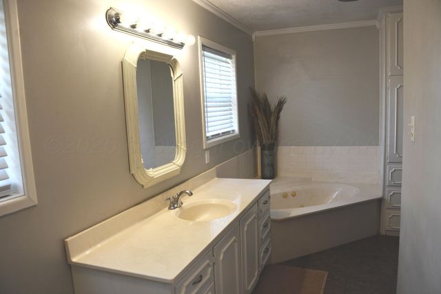 1707 W Bedford Street, Dimmitt, TX 79027