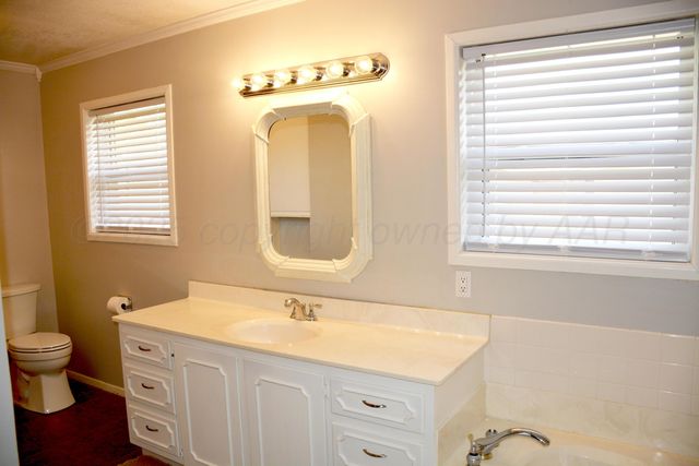 1707 W Bedford Street, Dimmitt, TX 79027