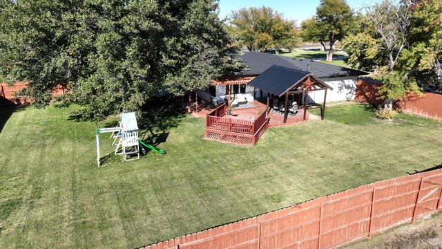 1707 W Bedford Street, Dimmitt, TX 79027