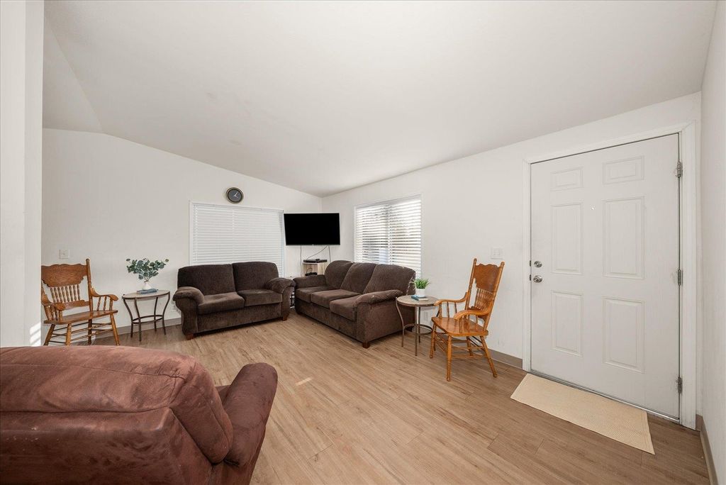 840 W 1st St, Cheney, WA 99004 photo 4
