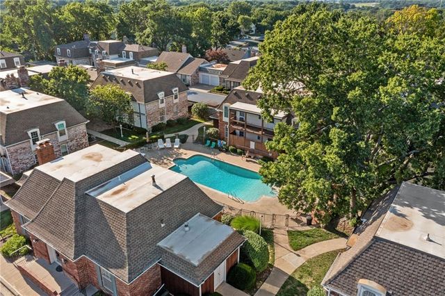 5717 METCALF Court, Overland Park, KS 66202