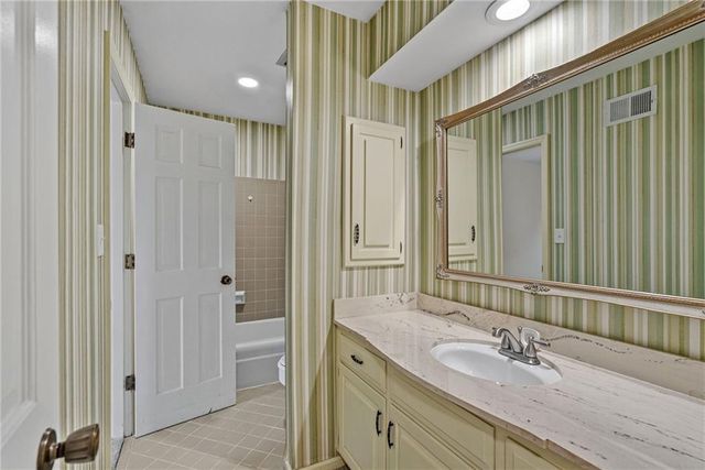 5717 METCALF Court, Overland Park, KS 66202