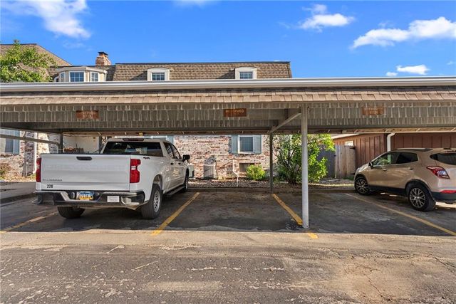 5717 METCALF Court, Overland Park, KS 66202