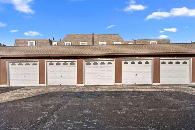 5717 METCALF Court, Overland Park, KS 66202