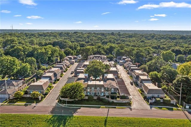 5717 METCALF Court, Overland Park, KS 66202