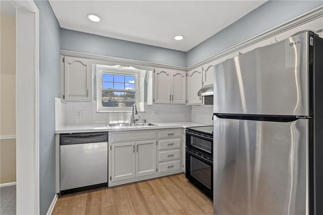 5717 METCALF Court, Overland Park, KS 66202