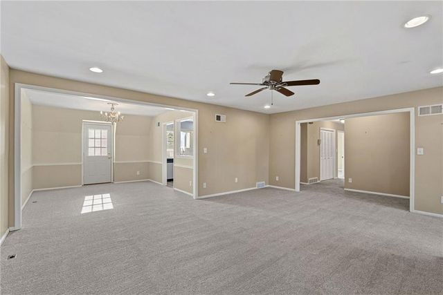 5717 METCALF Court, Overland Park, KS 66202
