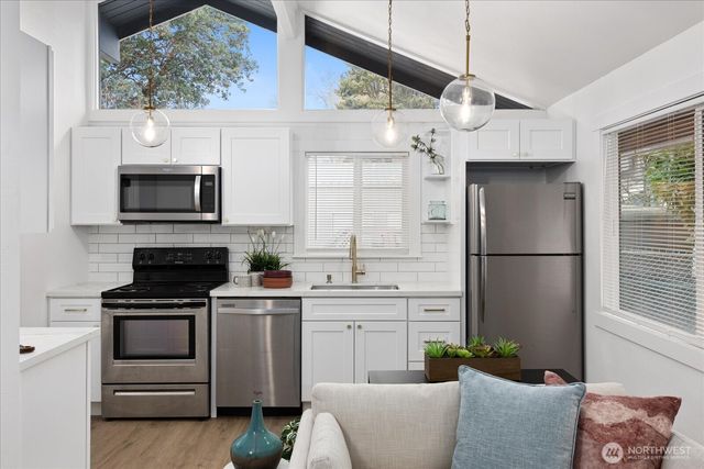 10439 17th Avenue SW, Seattle, WA 98146