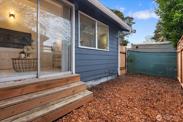 10439 17th Avenue SW, Seattle, WA 98146