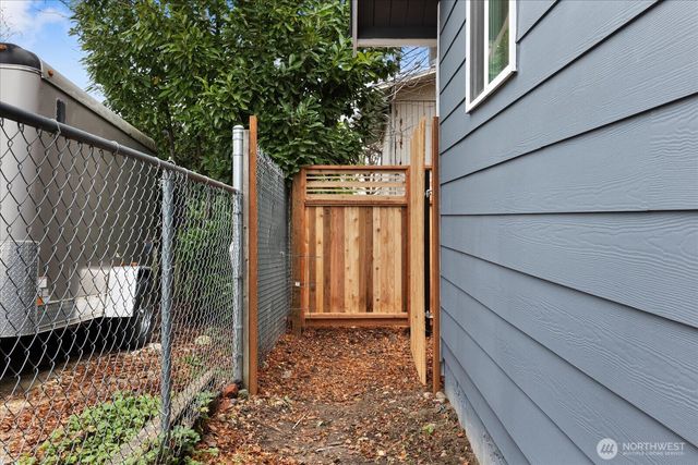 10439 17th Avenue SW, Seattle, WA 98146