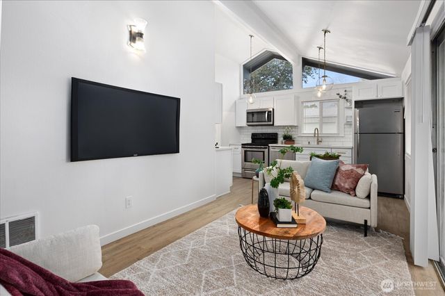 10439 17th Avenue SW, Seattle, WA 98146