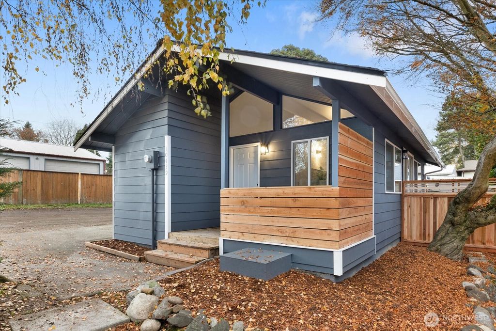 10439 17th Avenue SW, Seattle, WA 98146