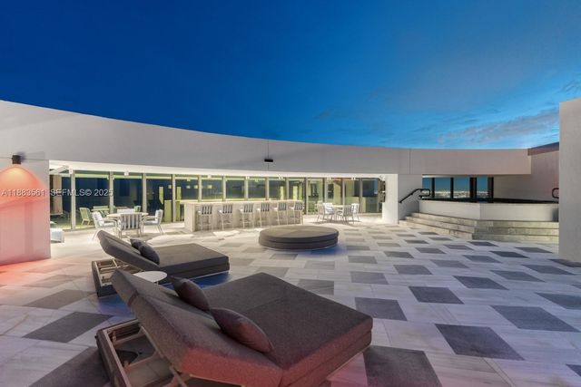 18555 Collins Avenue PH1, Sunny Isles Beach, FL 33160