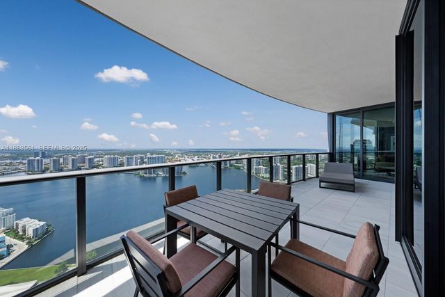 18555 Collins Avenue PH1, Sunny Isles Beach, FL 33160