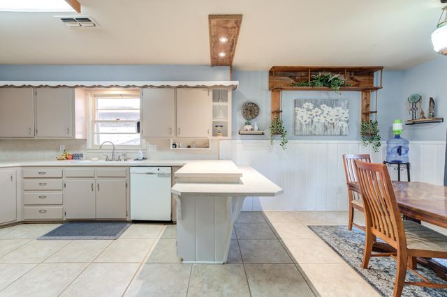 2132 69th Street, Lubbock, TX 79412