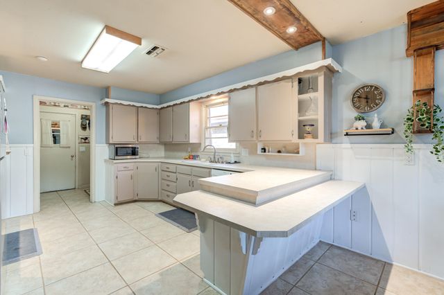 2132 69th Street, Lubbock, TX 79412