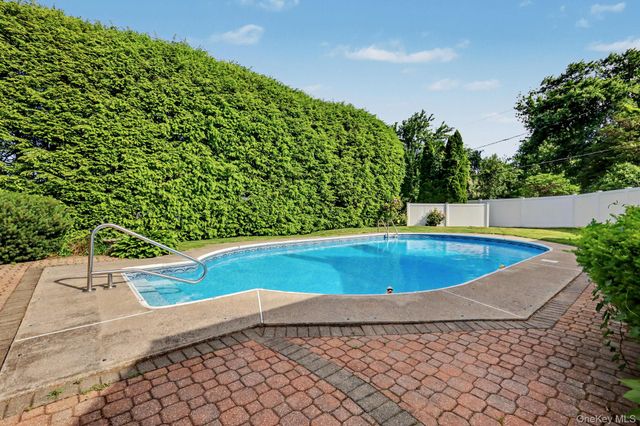 13 Dellworth Drive, Yorktown Heights, NY 10598