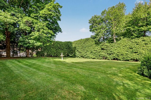 13 Dellworth Drive, Yorktown Heights, NY 10598